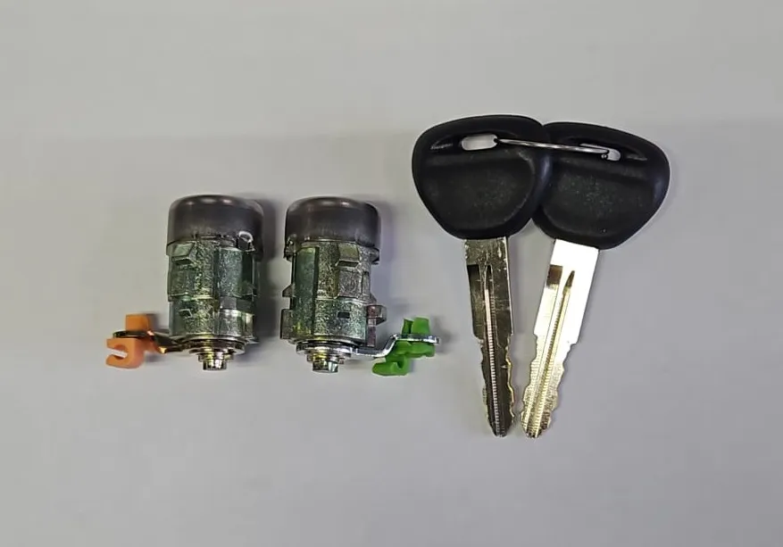 CILINDROS PUERTA MITSUBISHI LANCER 96