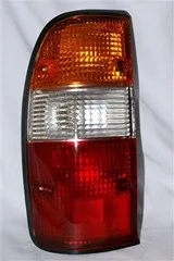 Faro trasero izquierdo