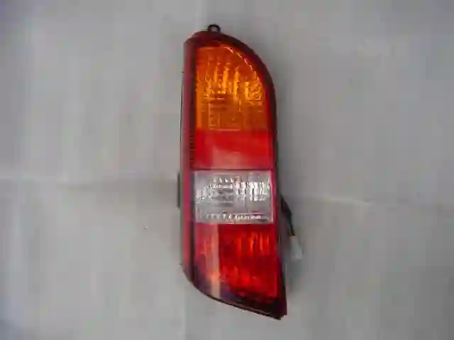 Faro trasero izquierdo