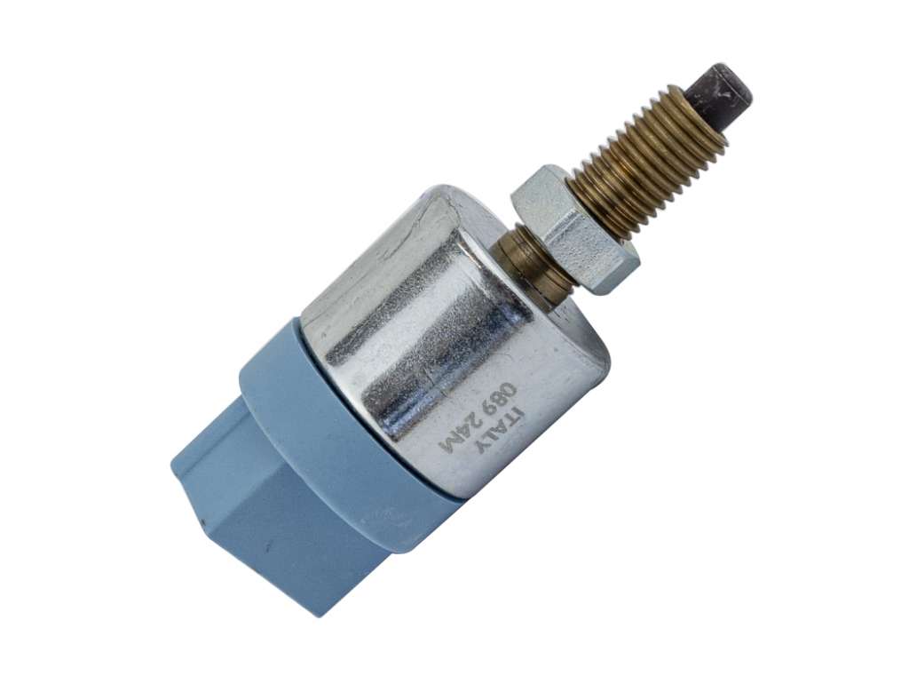 INTERRUPTOR FRENO TO COROLLA D./HILUX 2.4 D