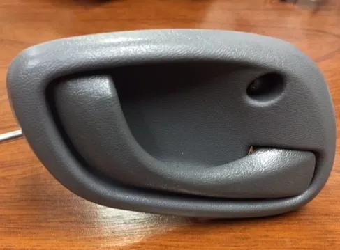 Manija de puerta interior delantera derecha