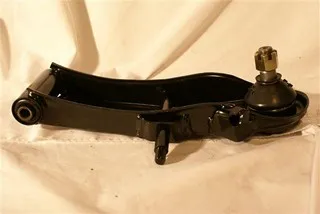 Brazo de suspensión inferior derecho con rótula