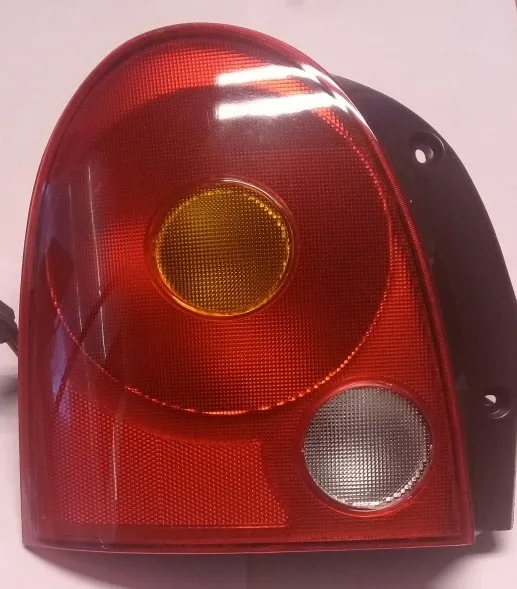 Faro trasero izquierdo