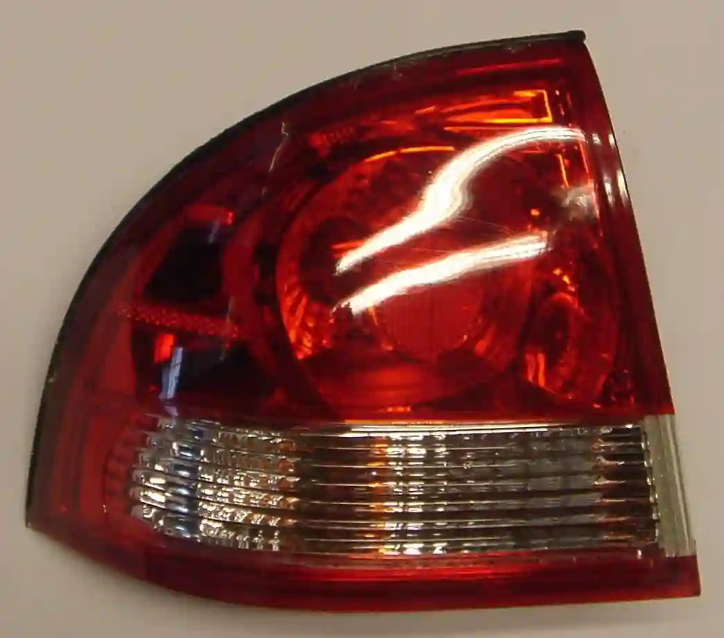 Faro trasero izquierdo