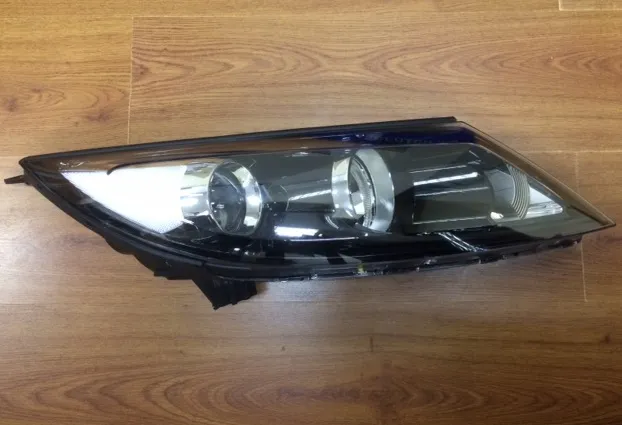 Faro delantero derecho con LED