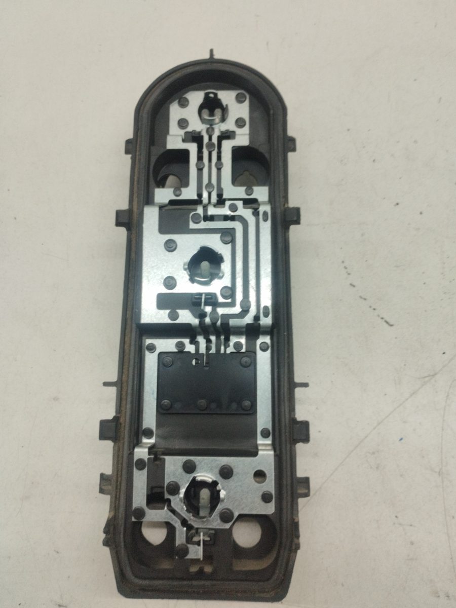 Porta Lampara Trasero Derecho Renault Duster 2010-Actualidad Ambiance 4×4