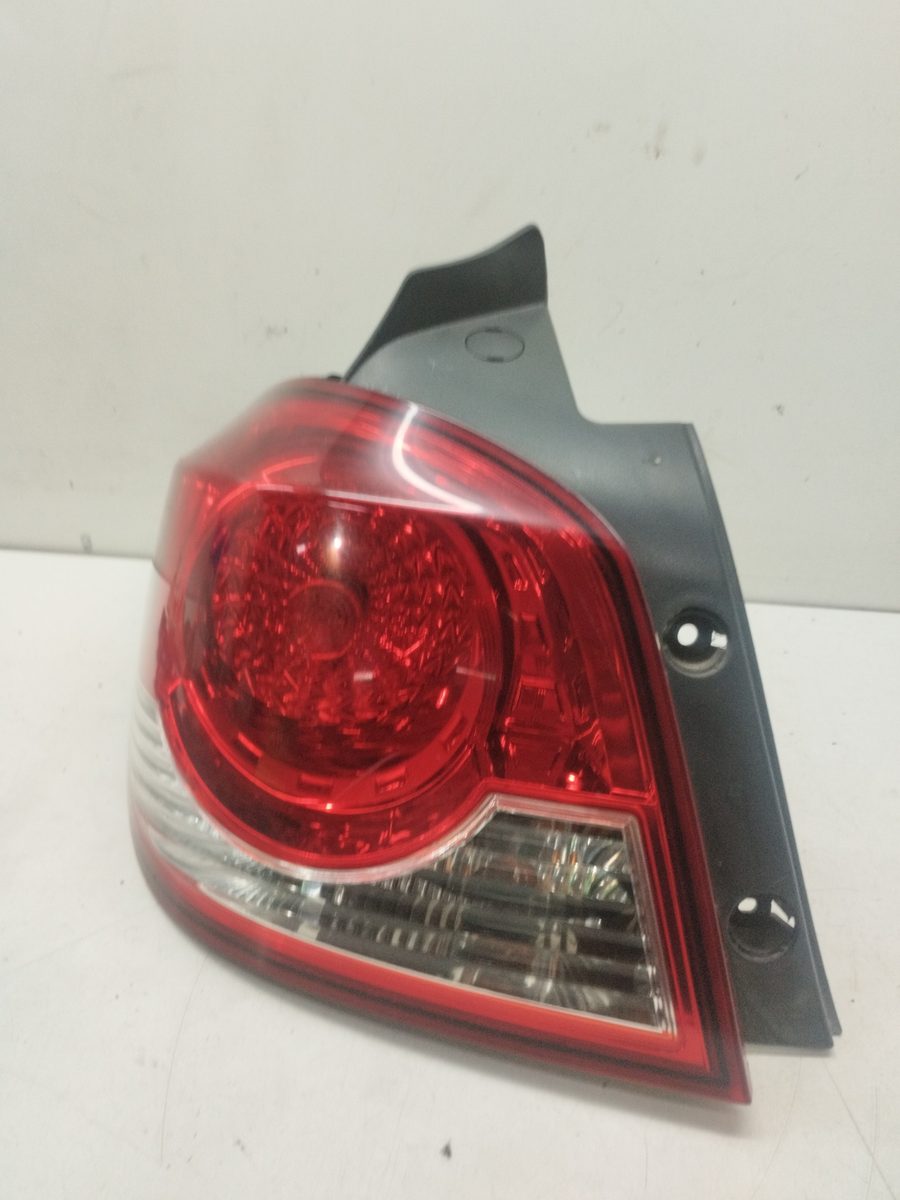Farol Trasero Izquierdo Exterior Chevrolet Cruze 2009-2014 LT AK21M06