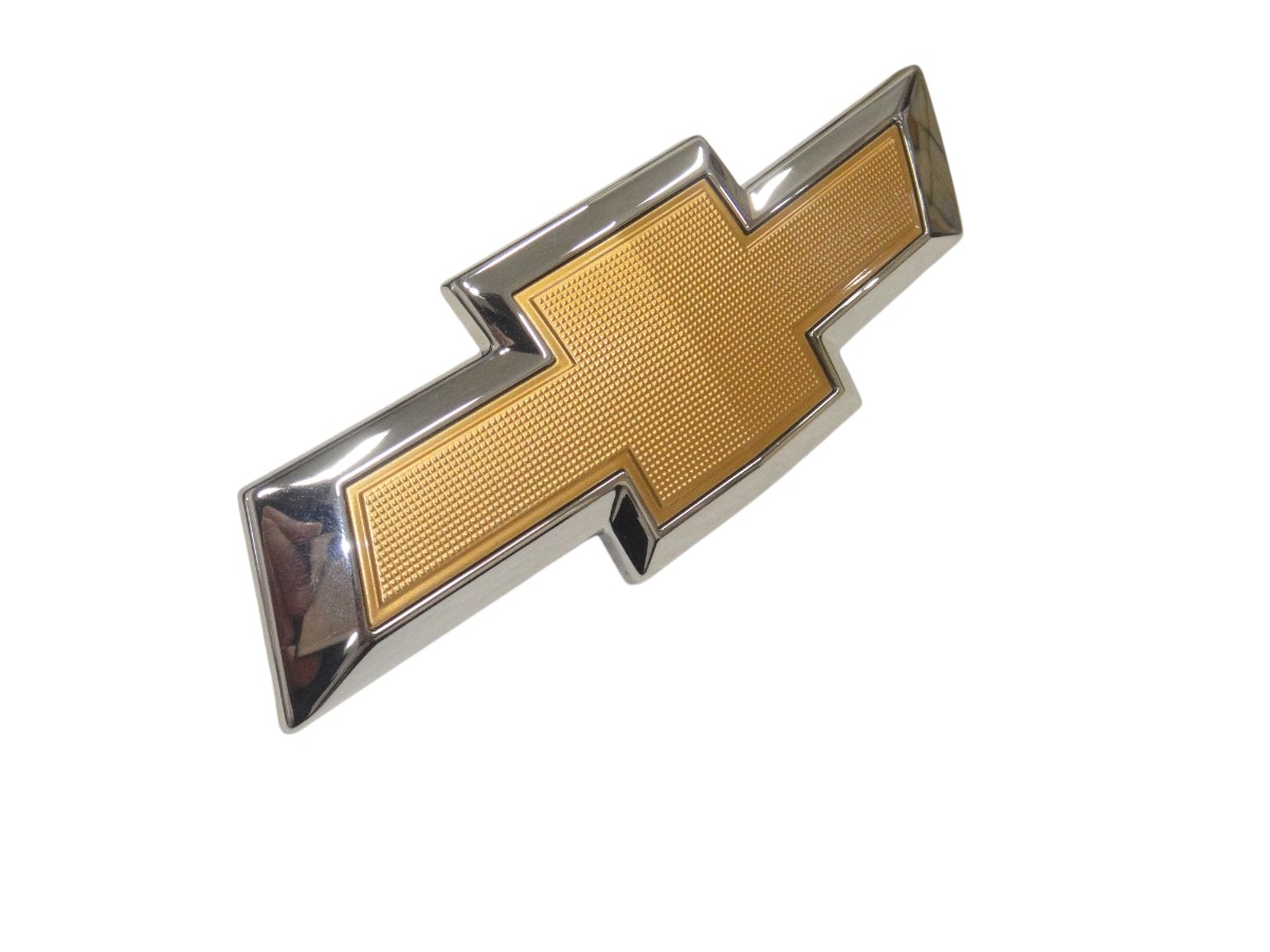 EMBLEMA DE CARETA CHEVROLET ONIX PLUS LS 2020/