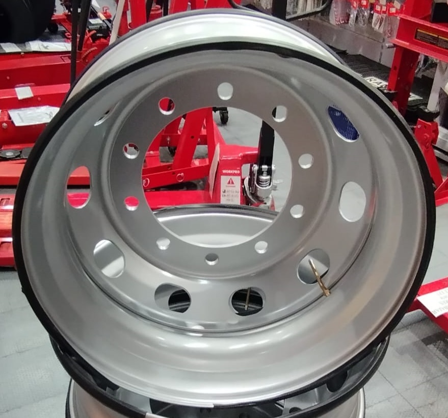LLANTA DE CHAPA 22.5 X 8.25 X 10 29 KG DIA 281