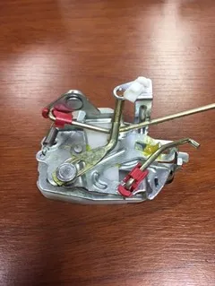 Cerradura de puerta derecha