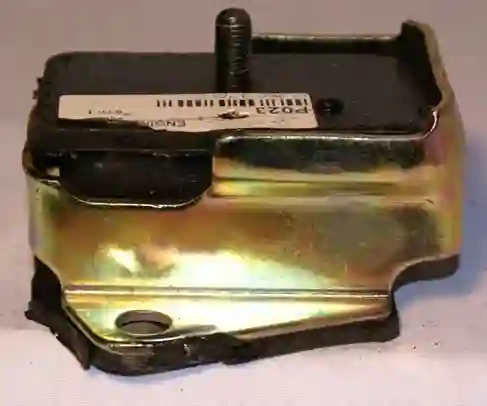 SOPORTE MOTOR DEL IZQ MITSUB L200 (C/CHAPA) (T)