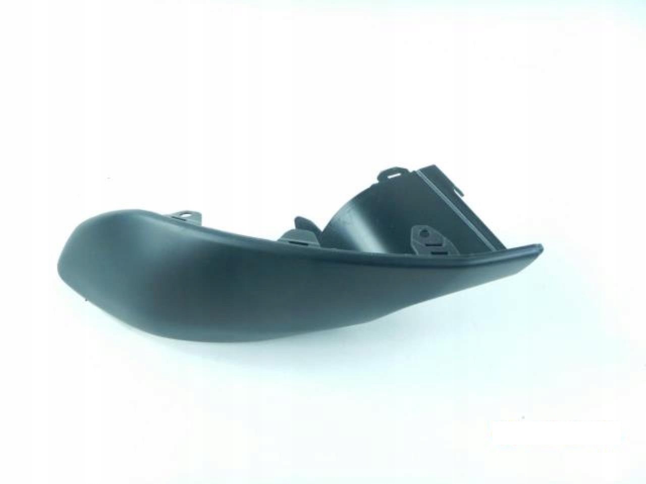 Moldura de paragolpes trasero