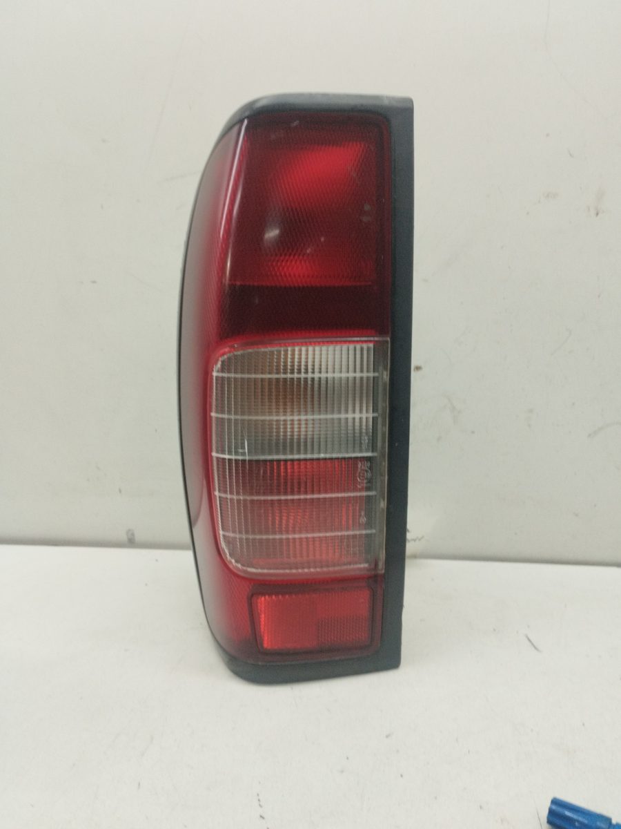 Farol Trasero Izquierdo Exterior Nissan Navara Pick-up (D40M) 2005-Actualidad