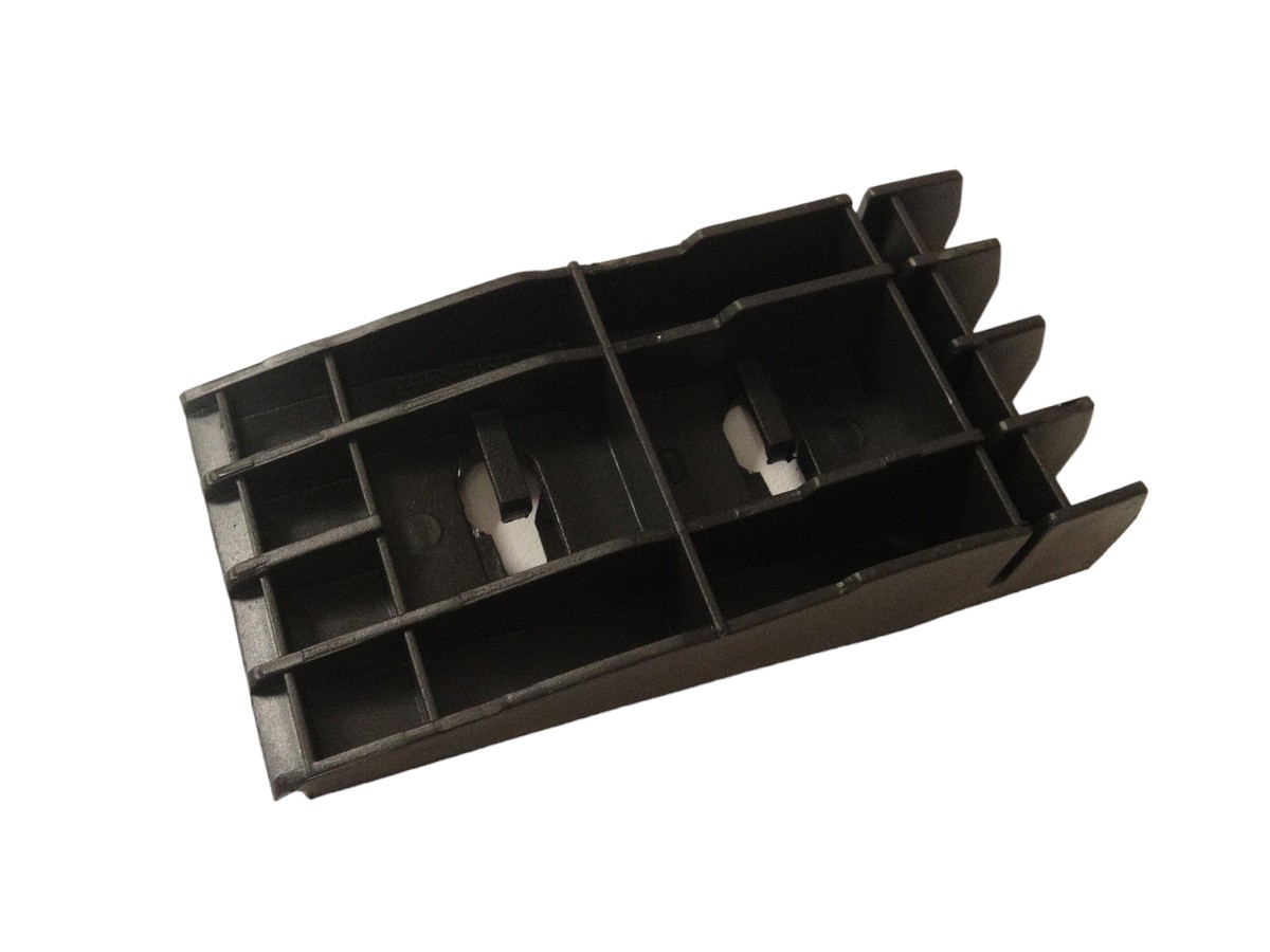 GUIA PARAGOLPE TRASERO DERECHO CHEVROLET CORSA SEDAN 96/99
