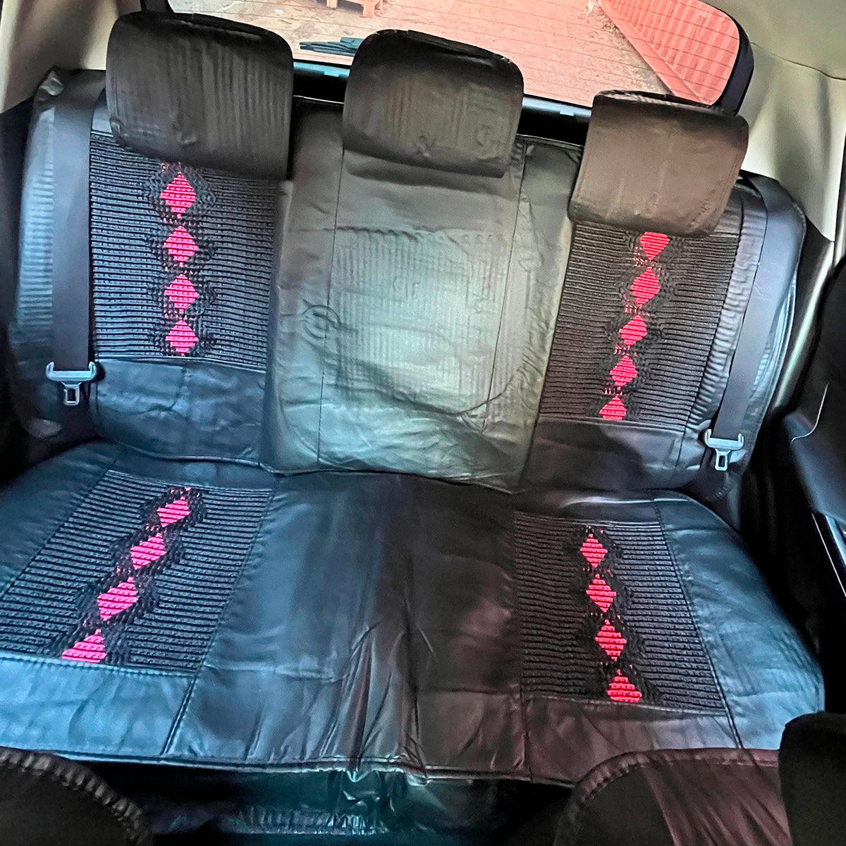 Juego Funda Cubreasientos para auto Eco Cuero Negro/Rojo Lumbar