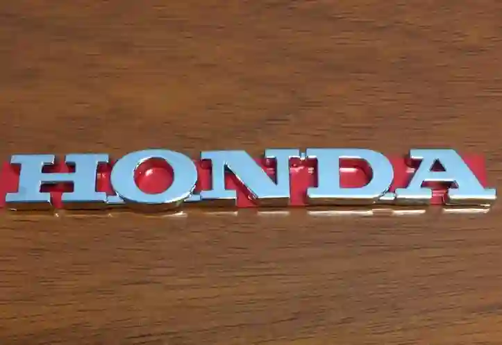 EMBLEMA VALIJA HONDA FIT 09 «HONDA» (A)