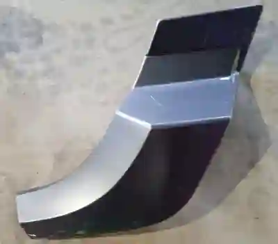 Moldura de paragolpe izquierda
