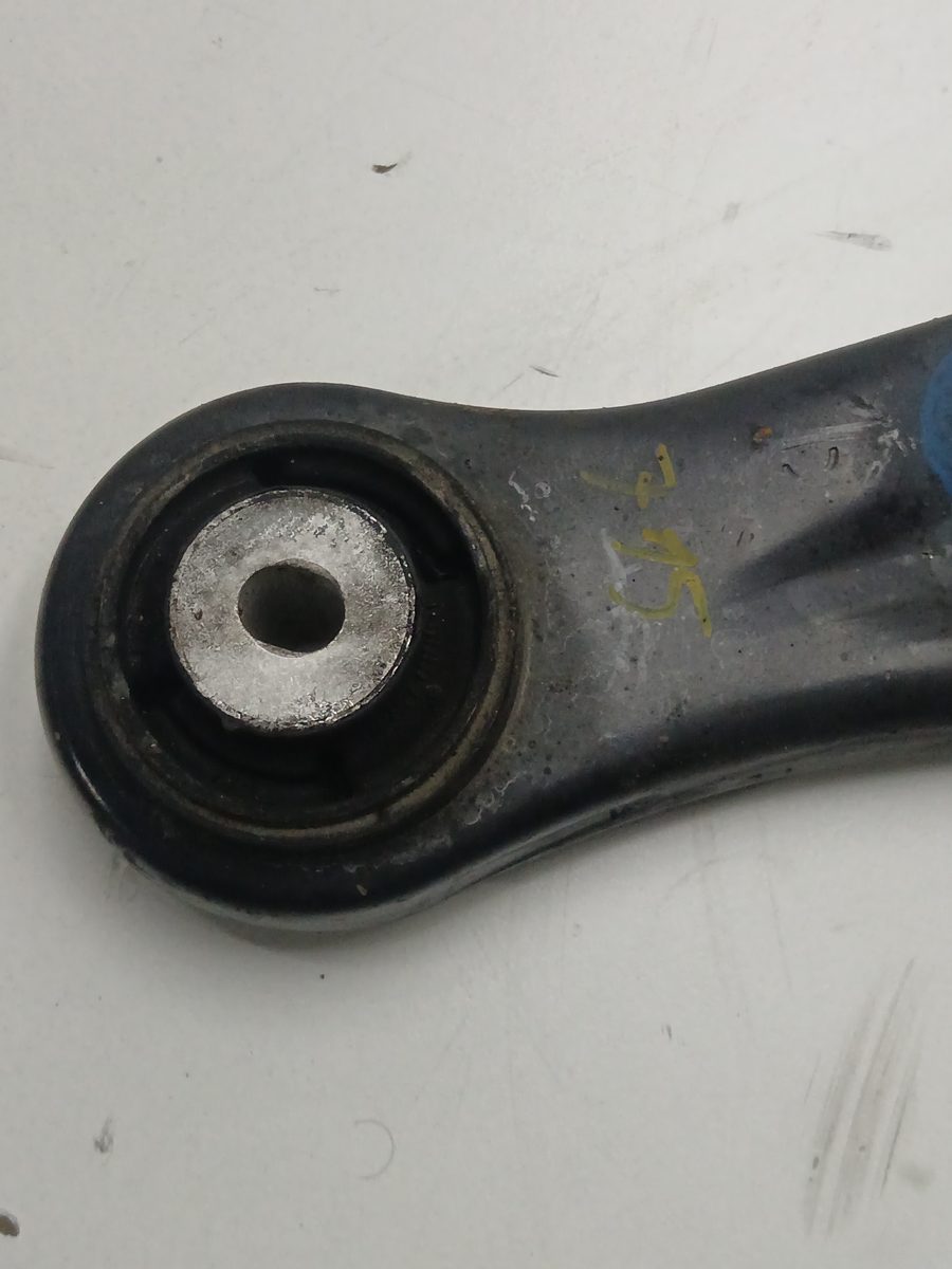 Parrilla De Suspension Inferior Delantera Izquierda Ford Fiesta (CB1) 2008-2013 Ambiente
