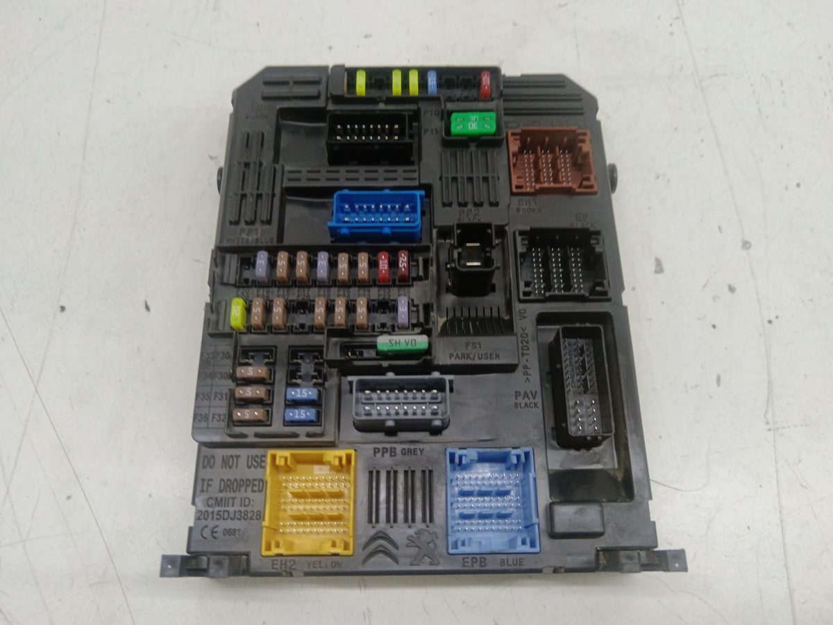 Caja Reles / Fusibles Citroën C3 2016-2023 Comercial 1.5L 75kW 983079028000